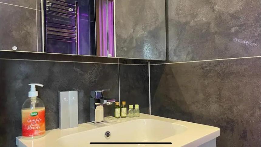 #5 Tgha Luxury One Bedroom Apartment In 阿斯隆 外观 照片